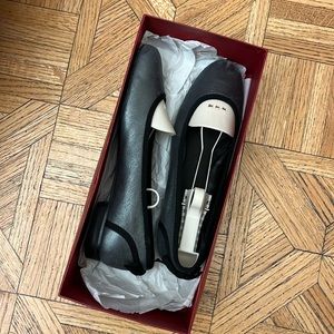 Salvatore ferragamo flats. Normal wear